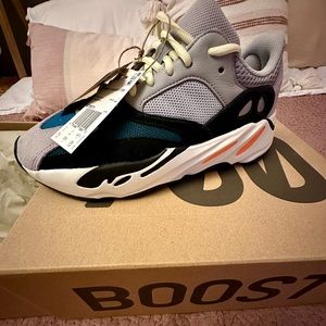Yeezy boost 700 - Brand New!